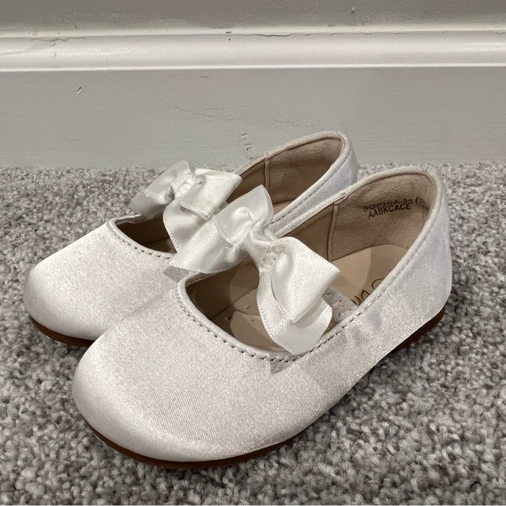 COPY - Dream Paris Size 5 Perfect Condition